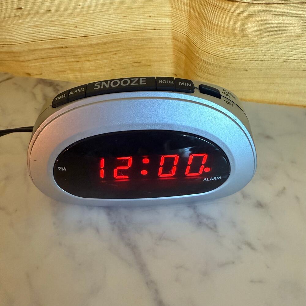 Sharp SPC089 Digital Alarm Clock with LED Display - Picture 3 of 6